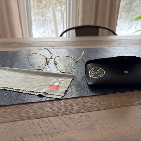 RB3548 Hexagonal Blue-Violet Light Clear Gold Frame - Picture 3 of 3